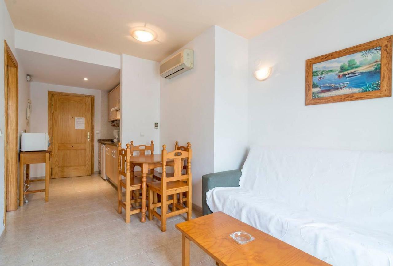 Apartamentos Vicenta Carihuela By Playa Miguel Torremolinos Dış mekan fotoğraf
